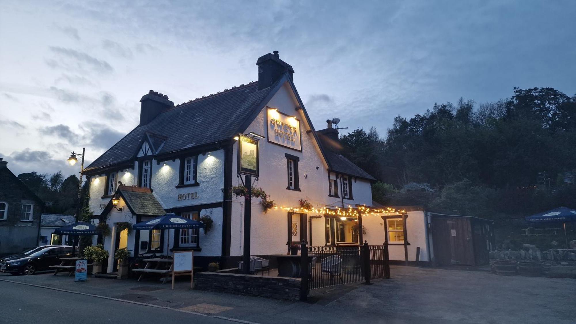 Y Gwydyr Hotel - Dolwyddelan Exterior foto